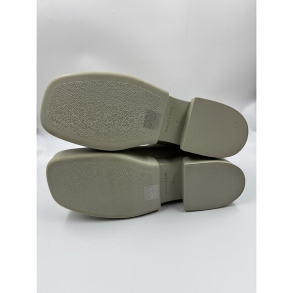 Charles & Keith Platform Chunky Chelsea Gray-White Boots Size 37/ 7 US - Picture 9 of 16